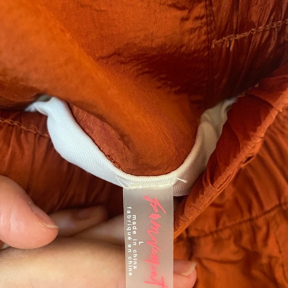 FREE PEOPLE MOVEMENT WOMENS CASUAL SHORTS HIGH WAISTED LINED WAY HOME RED EARTH - Picture 9 of 10